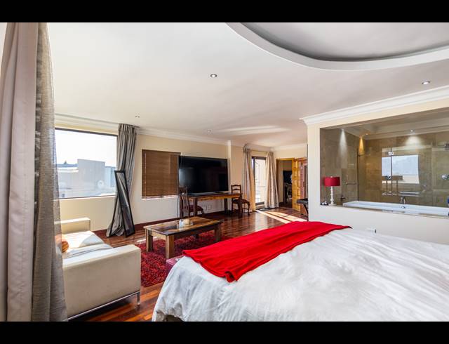3 BEDROOM HOUSE TO LET IN WEST BEACH